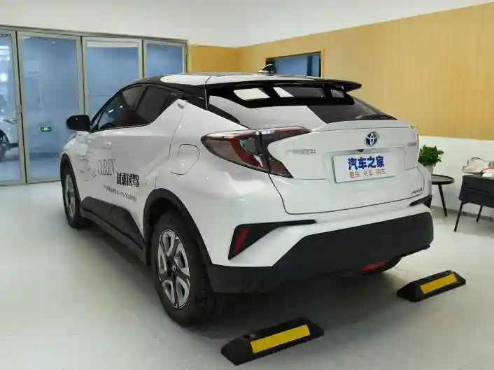  2023 TOYOTA C-HR EV MIDDLE-3