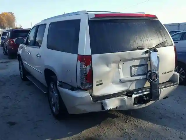 1GYS4HEF9BR192004 2011 CADILLAC ESCALADE ESV LUXURY-2