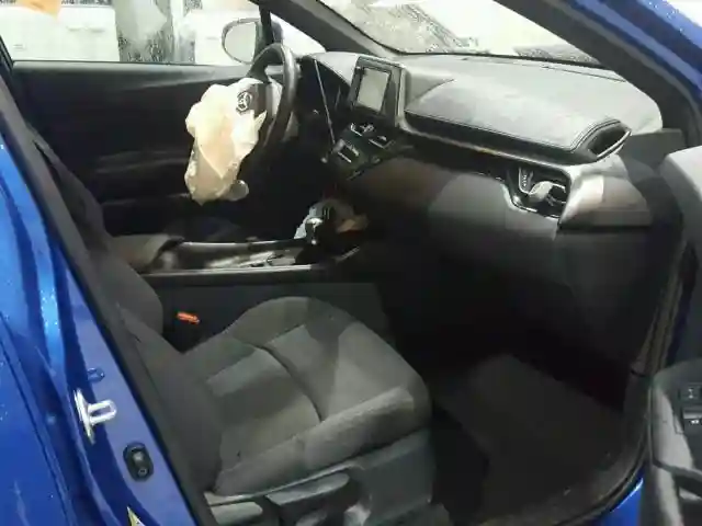 NMTKHMBX5JR060193 2018 TOYOTA C-HR XLE-4