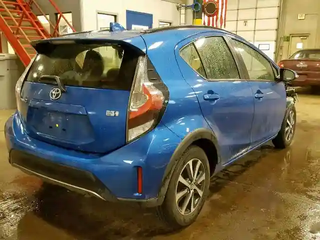 JTDKDTB35J1613913 2018 TOYOTA PRIUS C-3