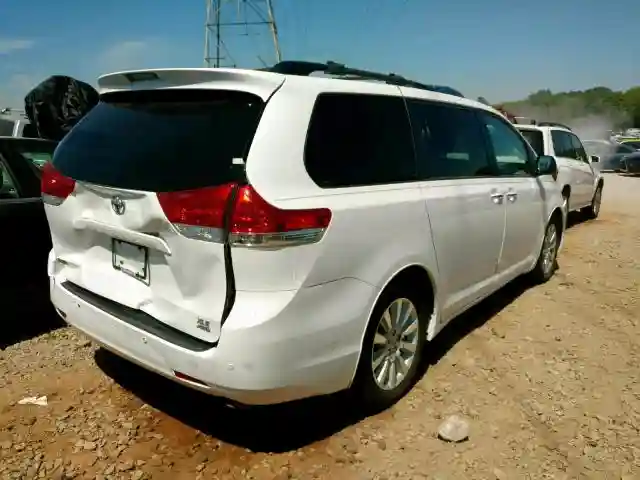 5TDDK3DC0ES092278 2014 TOYOTA SIENNA XLE-3