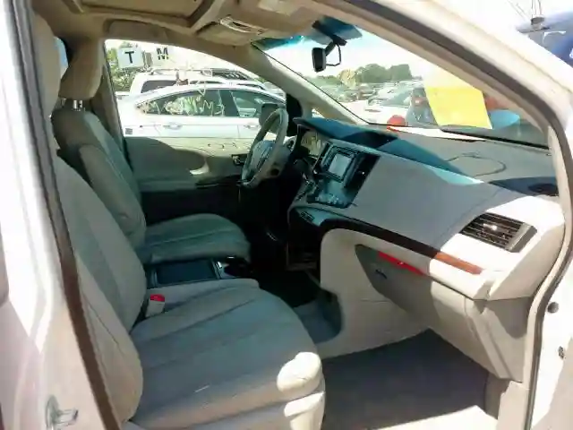 5TDDK3DC0ES092278 2014 TOYOTA SIENNA XLE-4