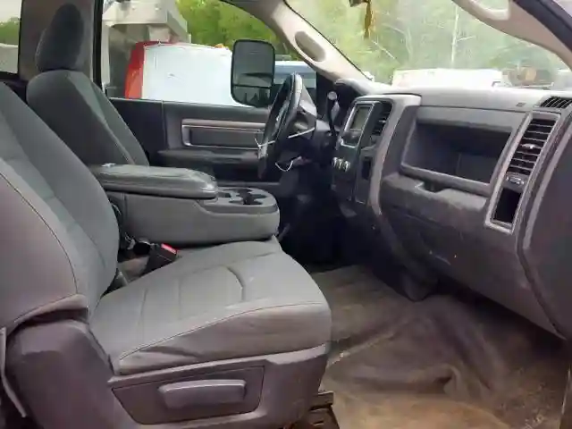 3C7WRMDL0DG598896 2013 RAM 5500-4