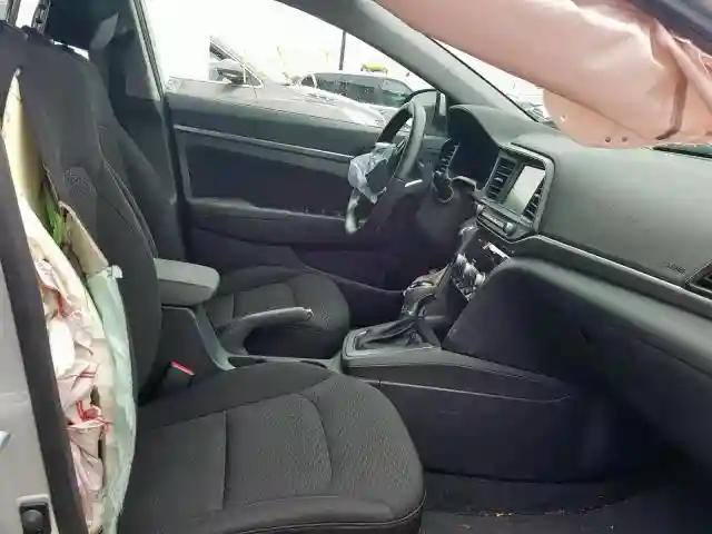 5NPD84LF5KH449410 2019 HYUNDAI ELANTRA SEL-4