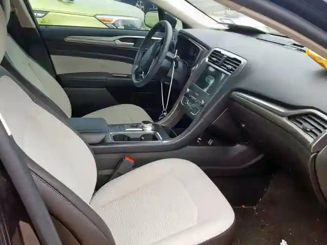 3FA6P0HD1KR114000 2019 FORD FUSION SE-4
