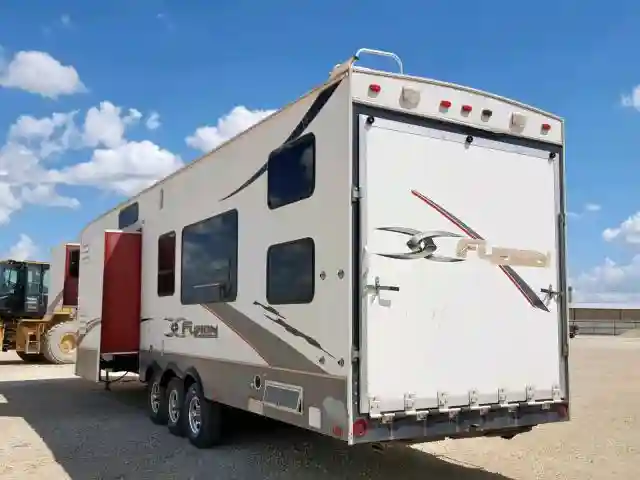 4YDF382279F810280 2009 KEYSTONE FUZION-2