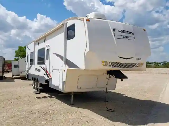 4YDF382279F810280 2009 KEYSTONE FUZION-0
