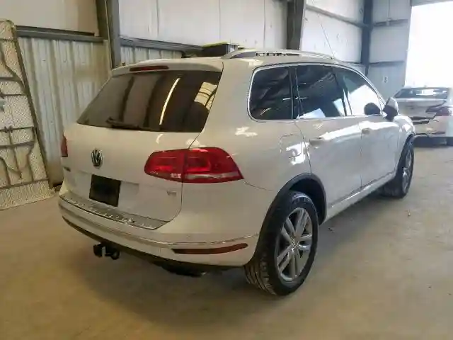 WVGEF9BP4GD011424 2016 VOLKSWAGEN TOUAREG SPORT-3