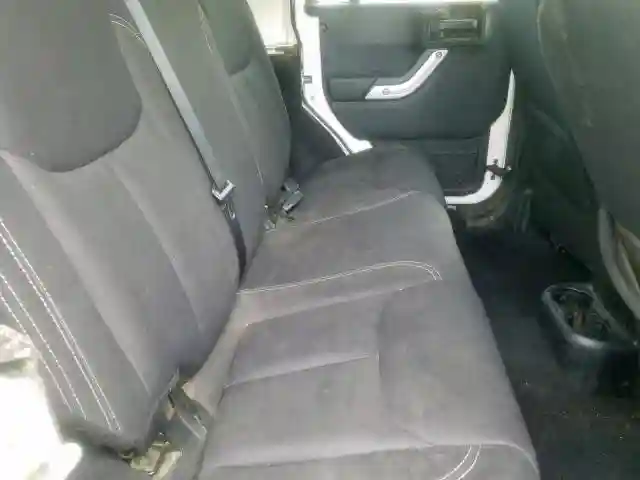 1C4BJWEG6EL130739 2014 JEEP WRANGLER UNLIMITED SAHARA-5