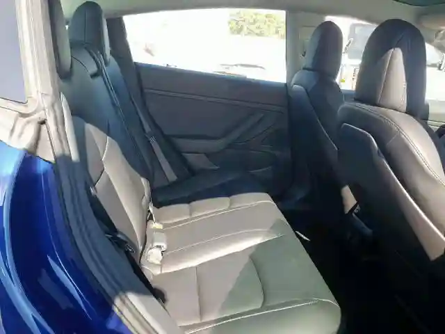 5YJ3E1EA2KF326179 2019 TESLA MODEL 3-5