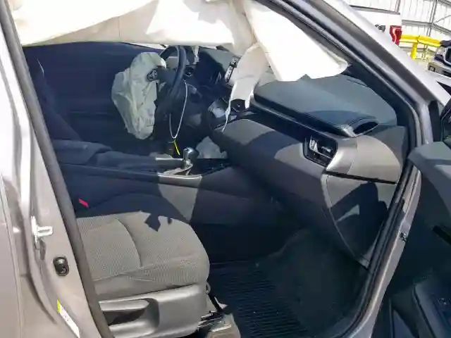 NMTKHMBX4JR030683 2018 TOYOTA C-HR XLE-4