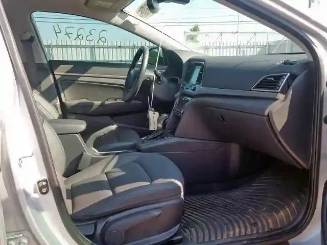 KMHD84LF2JU603359 2018 HYUNDAI ELANTRA SEL-4