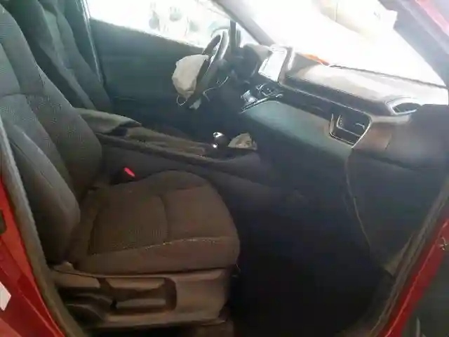 NMTKHMBX8JR021727 2018 TOYOTA C-HR XLE-4