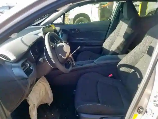 JTNKHMBX8K1039463 2019 TOYOTA C-HR XLE-4