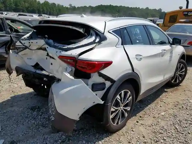 SJKCH5CR2KA011833 2019 INFINITI QX30 ESSENTIAL-3