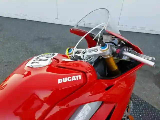 ZDMDAGNW3JB000153 2018 DUCATI PANIGALE V4-4