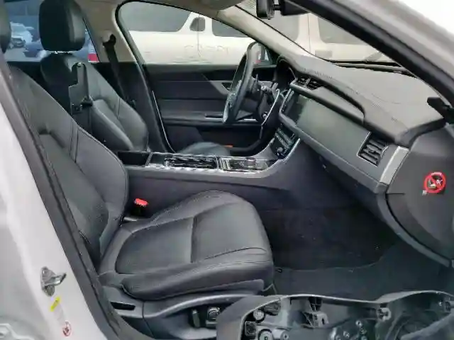 SAJBE4BV8HCY45958 2017 JAGUAR XF PRESTIGE-4