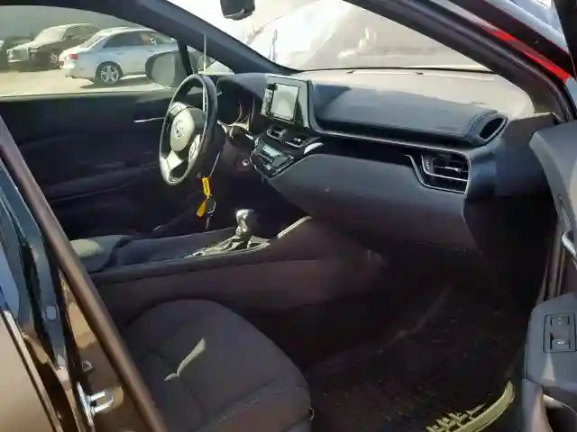 NMTKHMBX5JR058797 2018 TOYOTA C-HR XLE-4