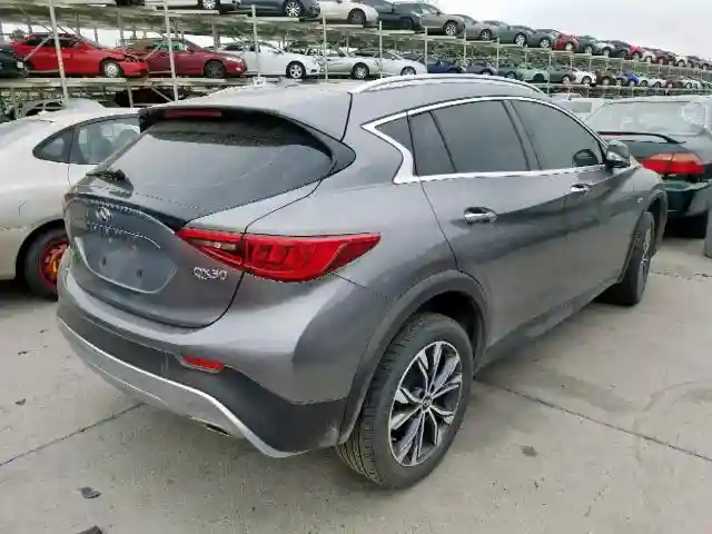 SJKCH5CR0HA039106 2017 INFINITI QX30 BASE-3