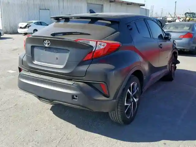 NMTKHMBX5JR058797 2018 TOYOTA C-HR XLE-3