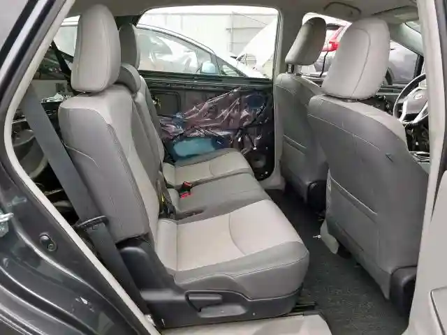 JTDZN3EU1HJ057061 2017 TOYOTA PRIUS V-5