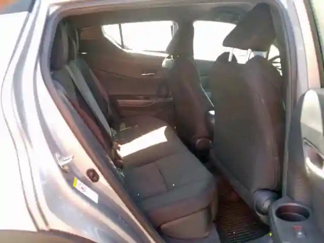 JTNKHMBX5K1039078 2019 TOYOTA C-HR XLE-5