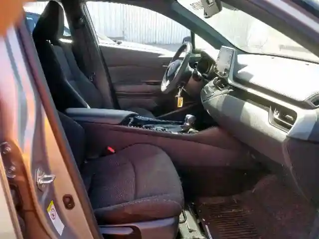 JTNKHMBX5K1039078 2019 TOYOTA C-HR XLE-4