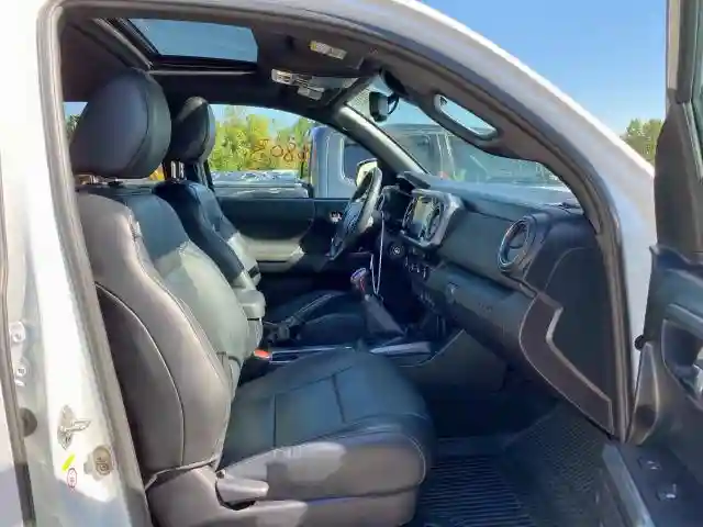 5TFCZ5AN1JX148872 2018 TOYOTA TACOMA DOUBLE CAB-4