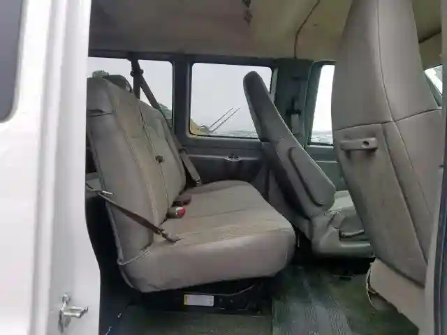 1GAWGFFP7J1343891 2018 CHEVROLET EXPRESS G2500 LT-5