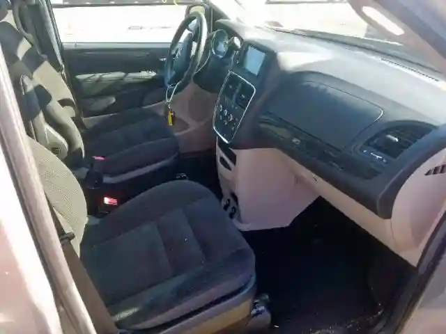 2C4RDGBG9JR150985 2018 DODGE GRAND CARAVAN SE-4