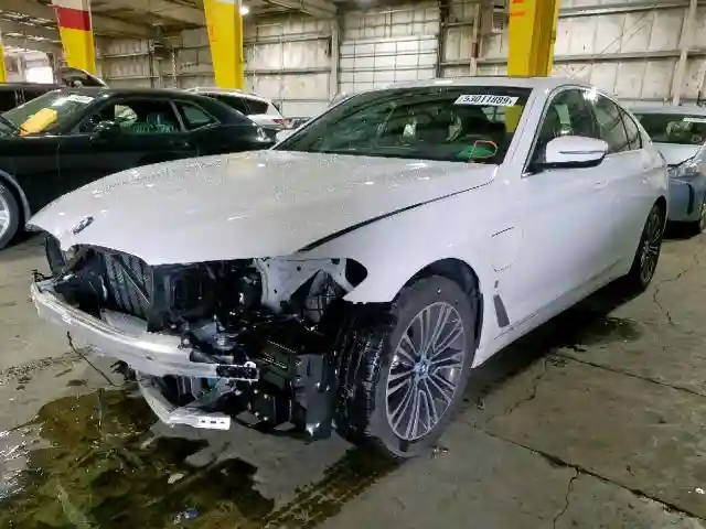 WBAJB1C50KB376181 2019 BMW 530XE-1