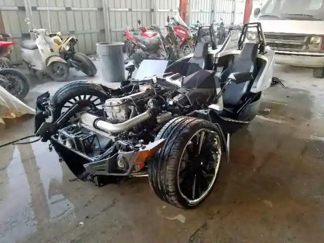 57XAASFA4K8131344 2019 POLARIS SLINGSHOT-1