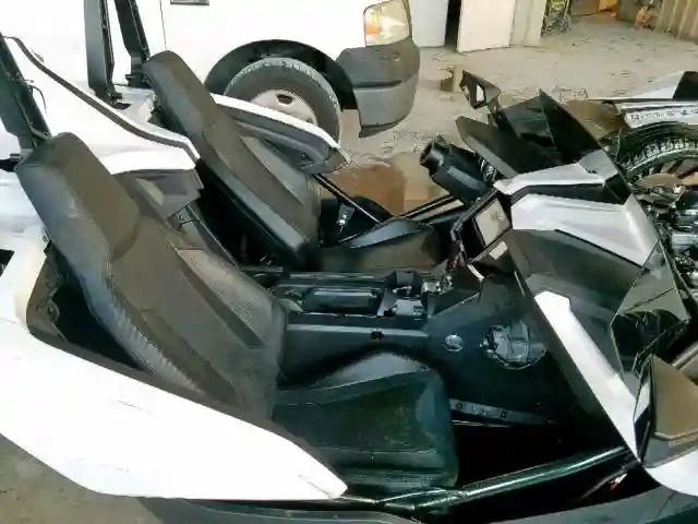 57XAASFA4K8131344 2019 POLARIS SLINGSHOT-4