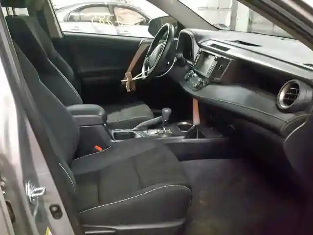 JTMRJREV8HD069875 2017 TOYOTA RAV4 HV LE-4