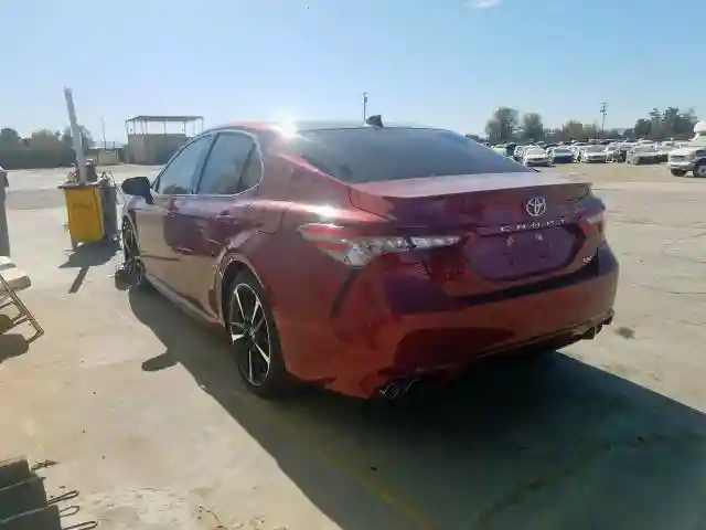 4T1BZ1HK9JU504899 2018 TOYOTA CAMRY XSE-2