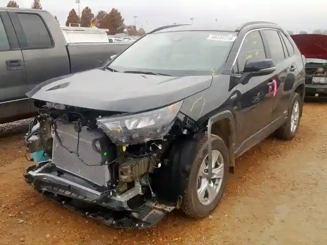 2T3MWRFV3KW010110 2019 TOYOTA RAV4 LE-1