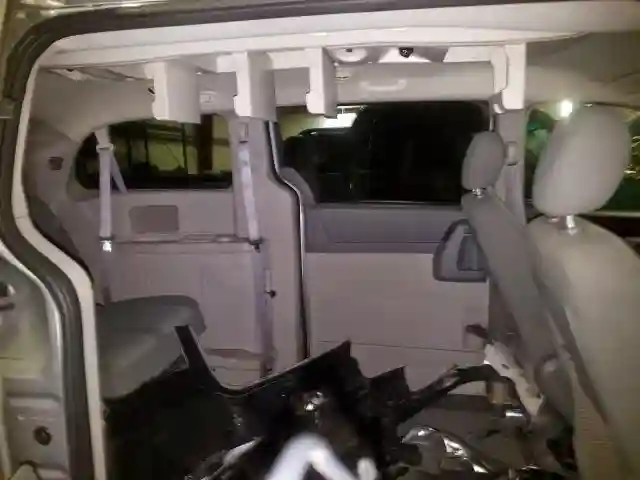 2A4RR5D15AR214268 2010 CHRYSLER TOWN & COUNTRY TOURING-5