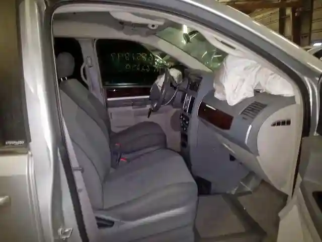 2A4RR5D15AR214268 2010 CHRYSLER TOWN & COUNTRY TOURING-4