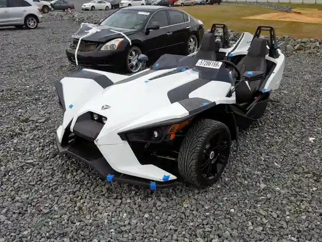 57XAASFAXK8131820 2019 POLARIS SLINGSHOT-1
