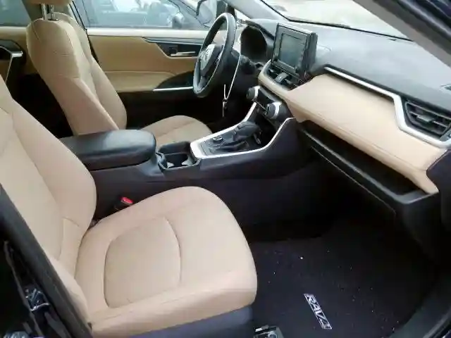 2T3RWRFV3KW007102 2019 TOYOTA RAV4 XLE-4