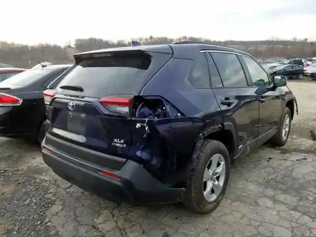 2T3RWRFV3KW007102 2019 TOYOTA RAV4 XLE-3