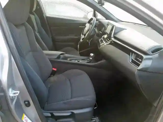NMTKHMBX6JR015280 2018 TOYOTA C-HR XLE-4