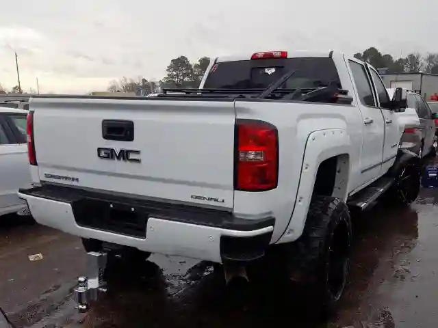 1GT12UE87GF262819 2016 GMC SIERRA K2500 DENALI-3