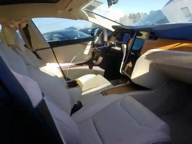 5YJSA1E24JF273841 2018 TESLA MODEL S-4