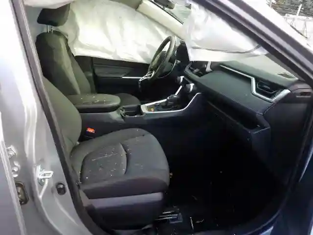 JTMRWRFV5KD512555 2019 TOYOTA RAV4 XLE-4