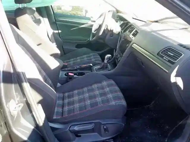 3VW447AU4JM280470 2018 VOLKSWAGEN GTI S/SE-4