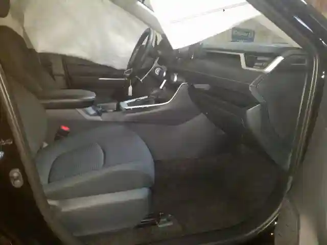 2T3MWRFV6KW041934 2019 TOYOTA RAV4 LE-4