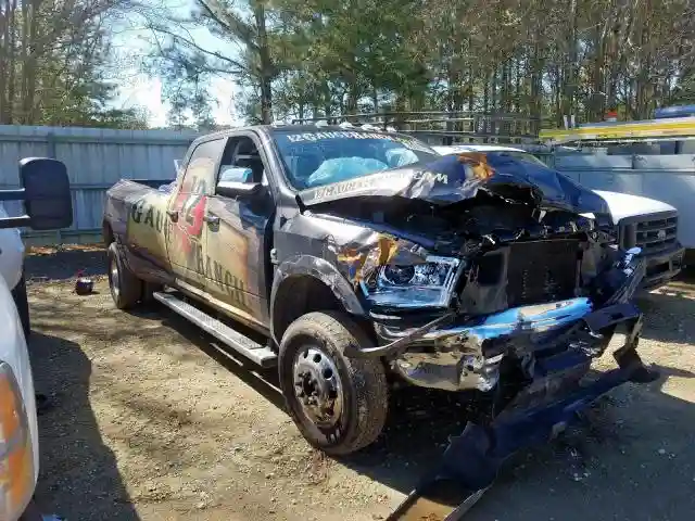 3C63RRJL3JG372999 2018 RAM 3500 LARAMIE-0