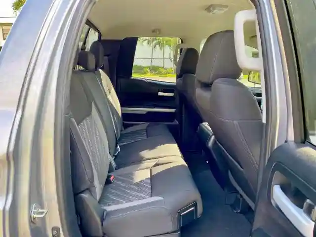 5TFRM5F19JX133860 2018 TOYOTA TUNDRA DOUBLE CAB SR/SR5-5
