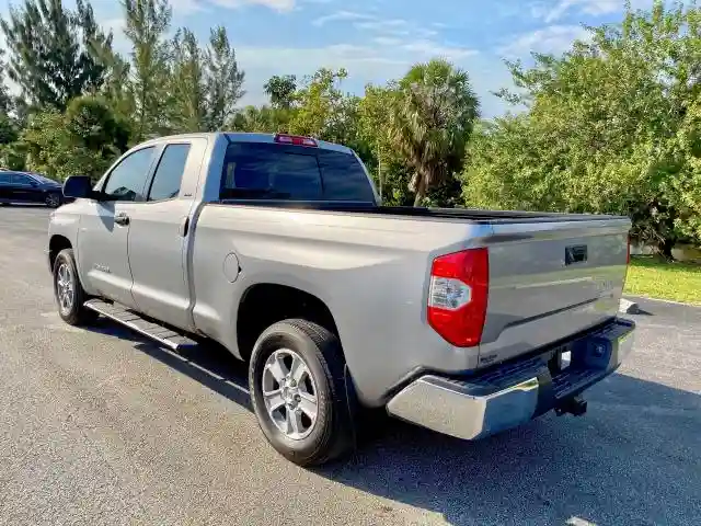 5TFRM5F19JX133860 2018 TOYOTA TUNDRA DOUBLE CAB SR/SR5-2